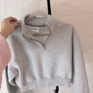 1/4th zip + cropped Aritzia sweatshirt 🩶